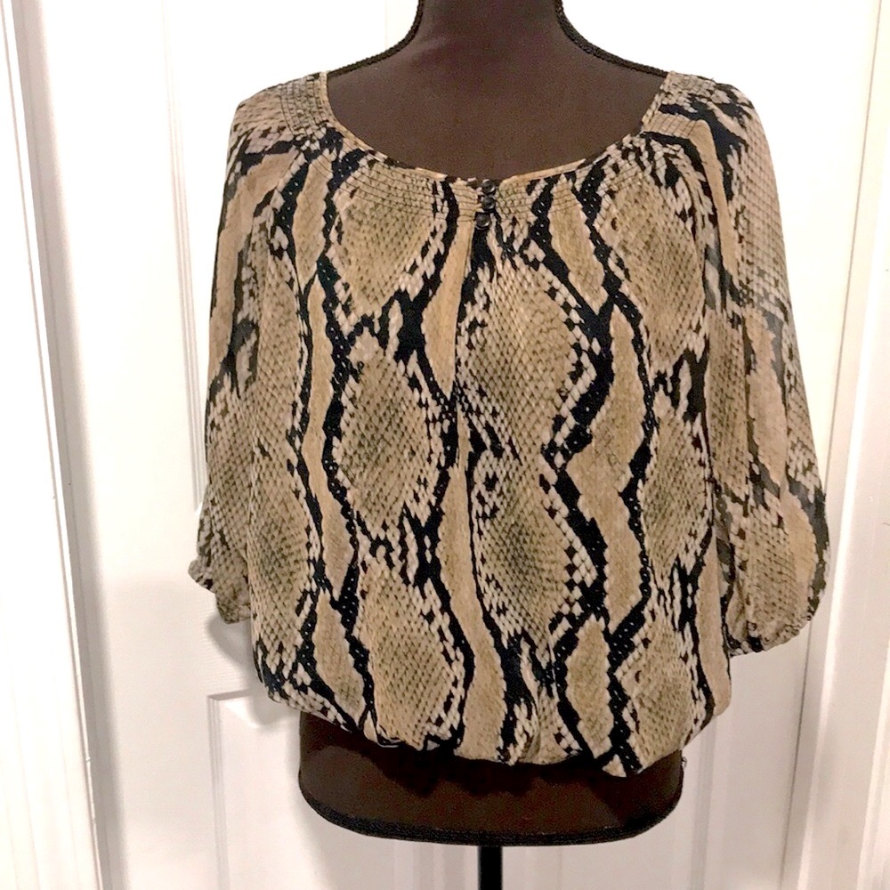 Snake skin patterned top Sz x-Small